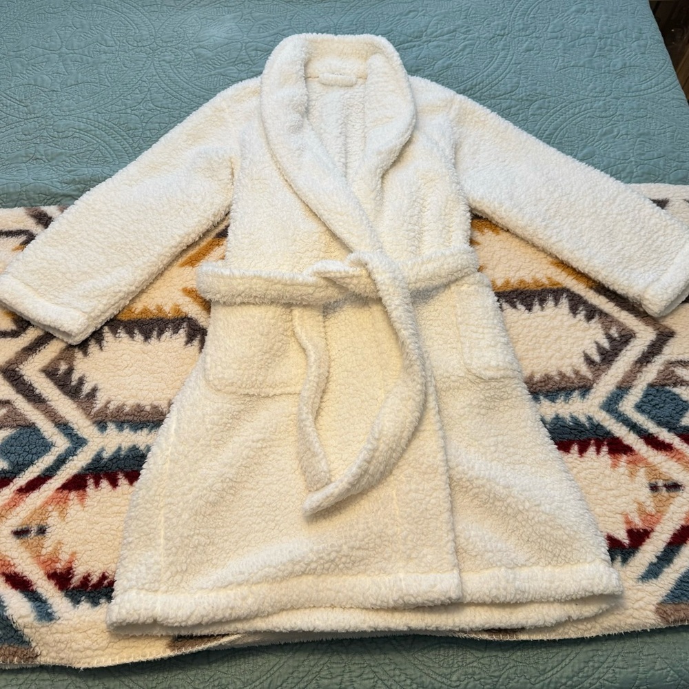 POTTERY BARN Teddy Bear Robe Sherpa White Cream Cozy Mid Length Wrap